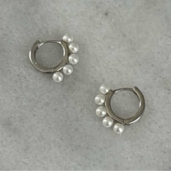 Sterling Silver Pearl Pave Hoop Earrings 

Brand New - Picture 1 of 4